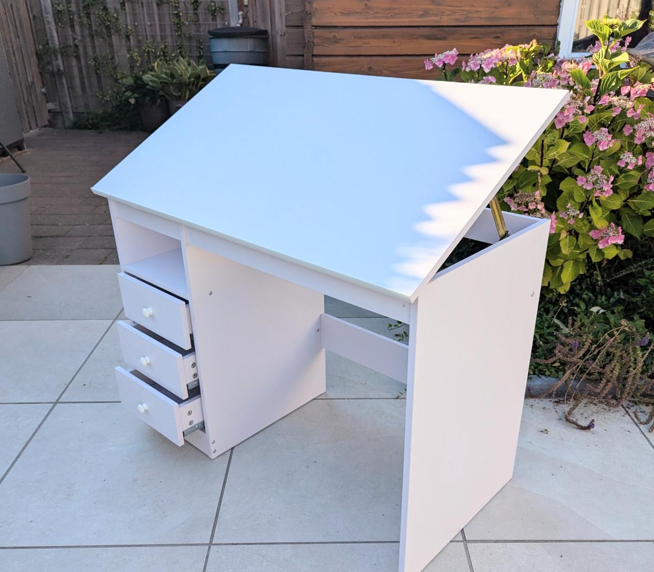 Bureau met verstelbaar bovenblad en laden