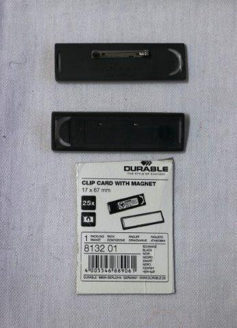 Badges Merk: Durable Met pin 17 x 67 mm Code: 8133 Per stuk: €.1,00 Totaal