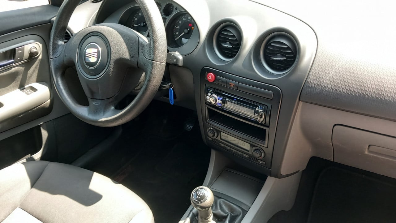 Seat IBIZA 1.4 16v Sensation 5deurs bj:2006 airco-lm velgen