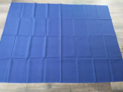 Nieuw: blauw tafelkleed/laken met motiefje