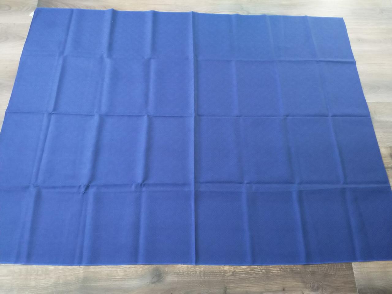 Nieuw: blauw tafelkleed/laken met motiefje