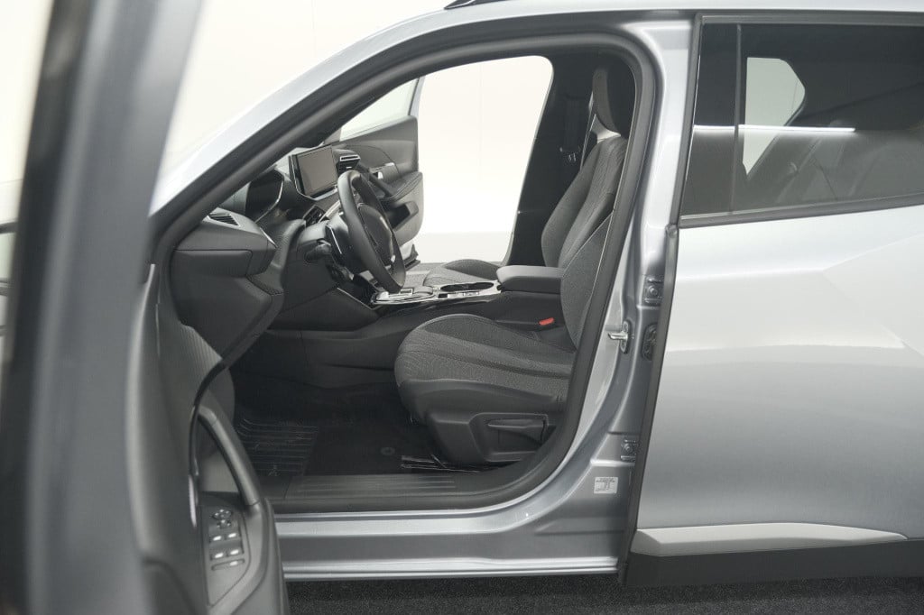 Peugeot 2008 puretech 130 eat8 allure | camera | navigatie | parkeersensore