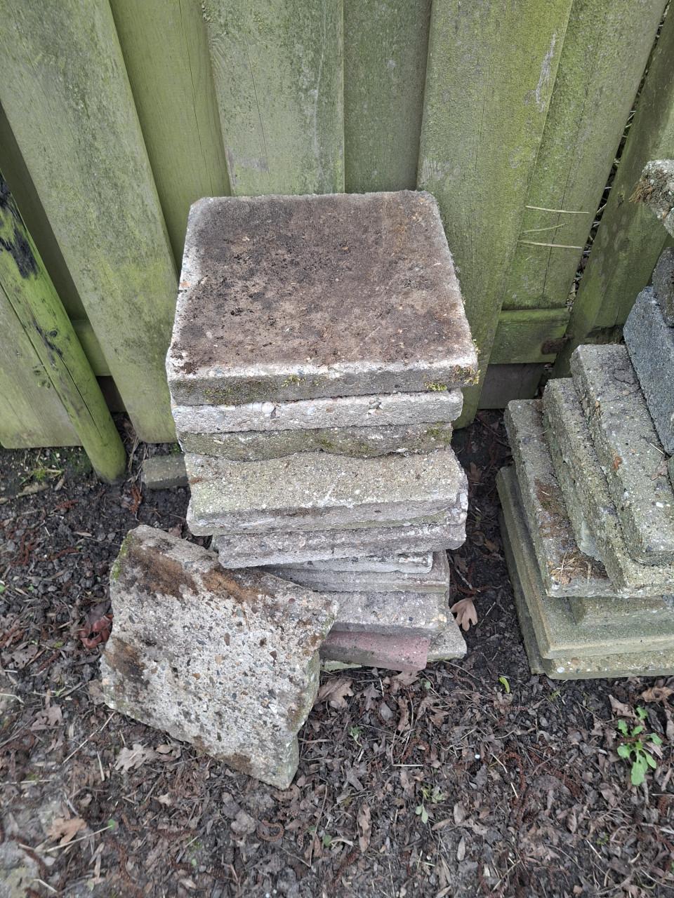 Stenen gratis af te halen in Kloetinge