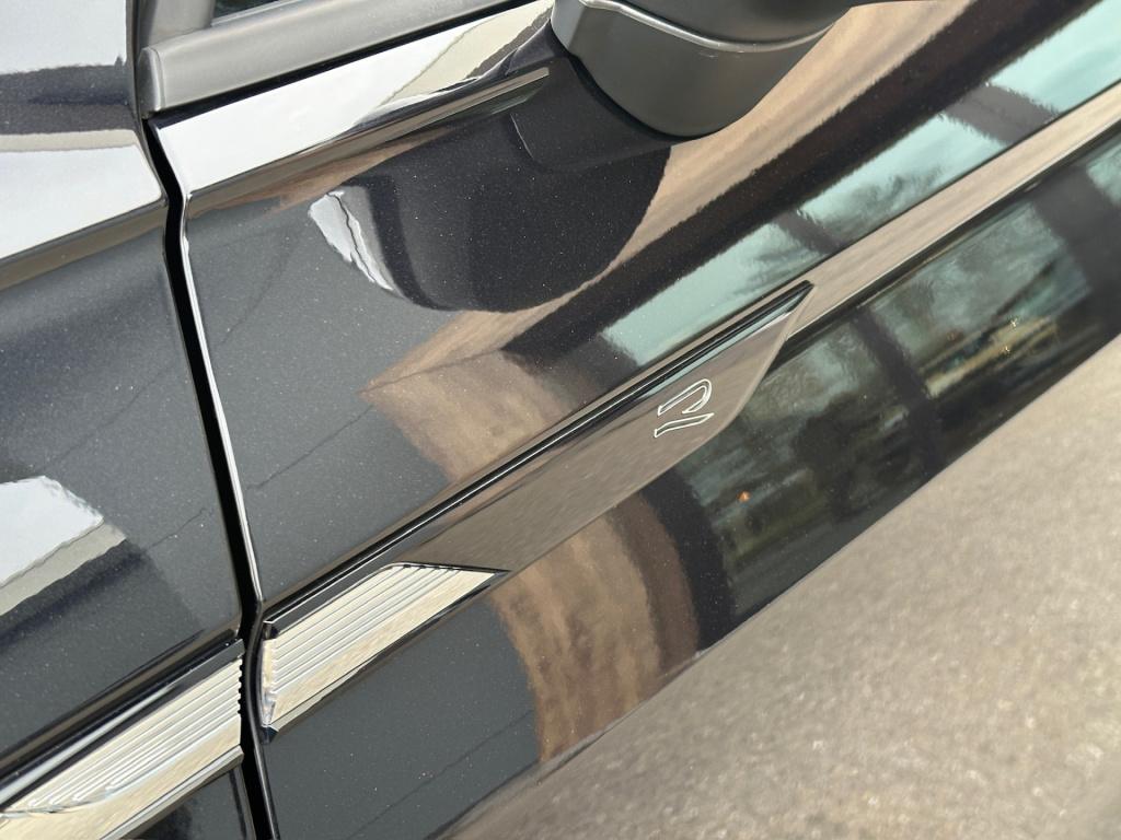 Volkswagen Tiguan 1.5 tsi 150pk dsg r-line | panoramadak | 20 inch | black 