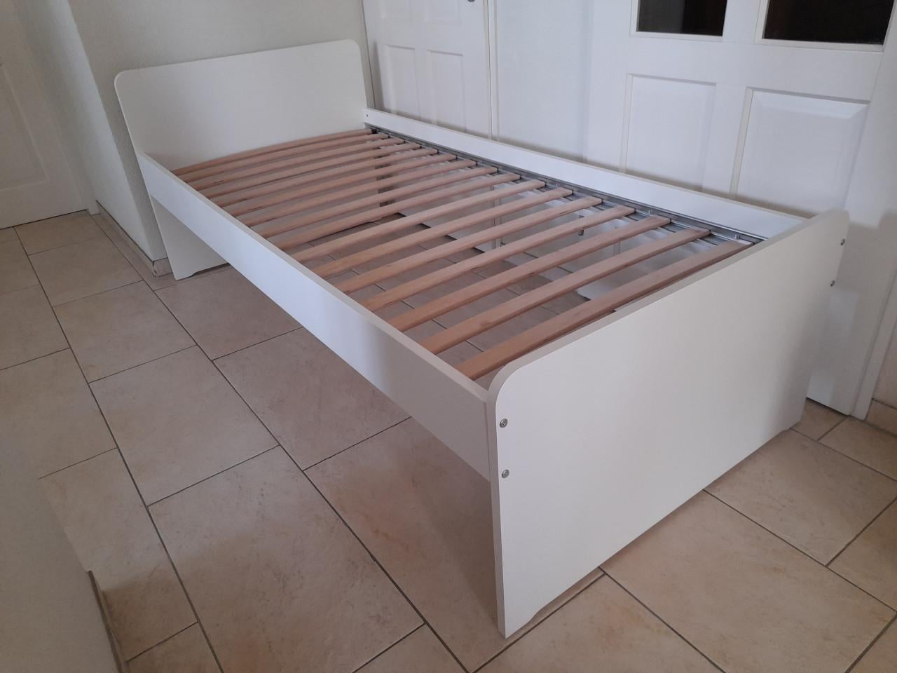 Wit 1 persoons bed 90 x 200 (z.g.a.n.)