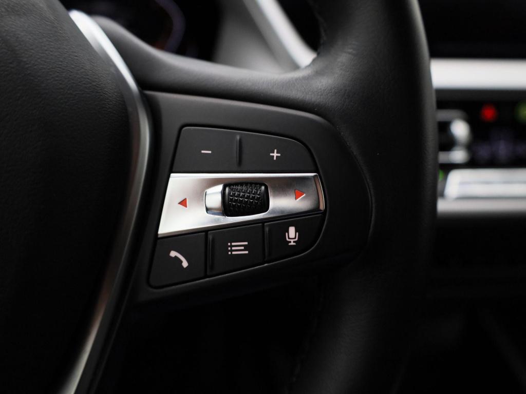 BMW 1 Serie 118i business edition | automaat | apple carplay / android auto