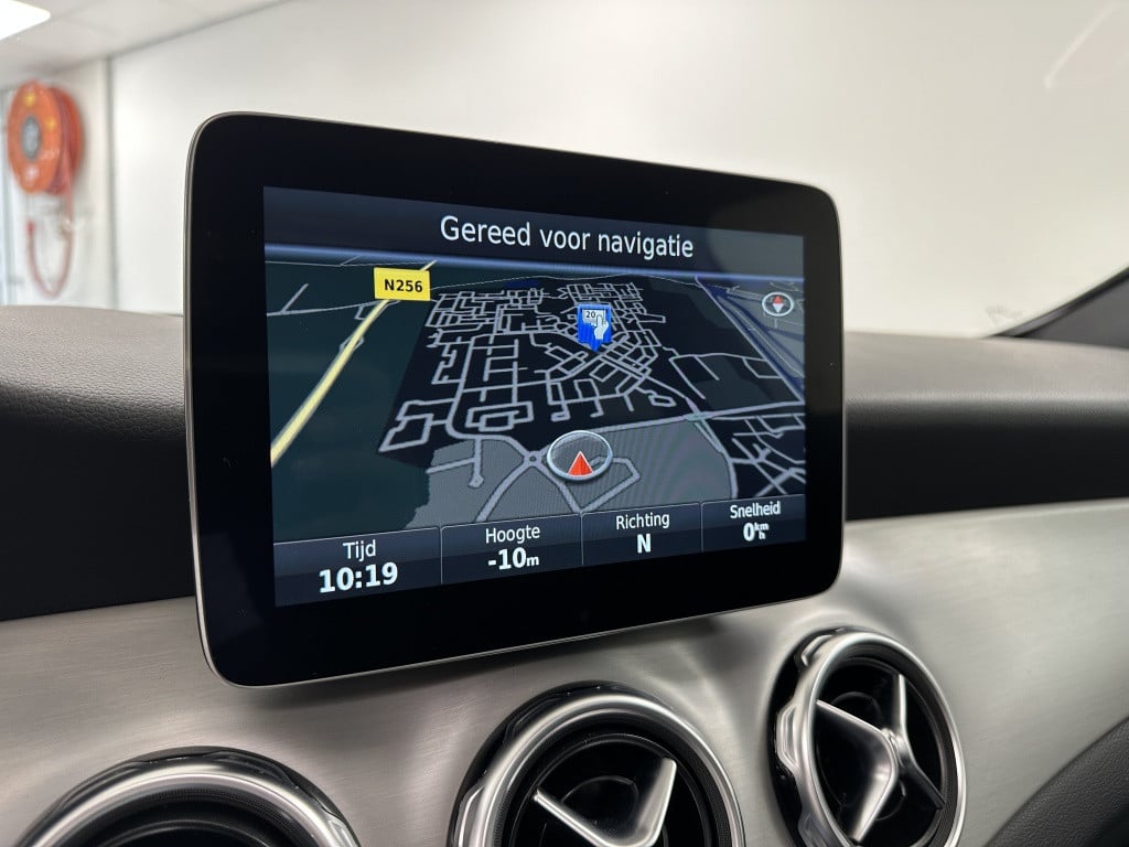 Mercedes-Benz Gla-klasse 200 amg premium | trekhaak | panoramadak | camera 
