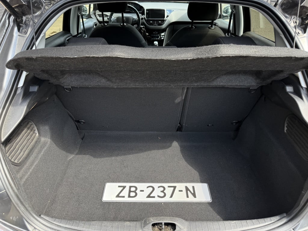 Peugeot 208 1.2 turbo, tech edition // 110pk // 4x nieuwe band, grote beurt