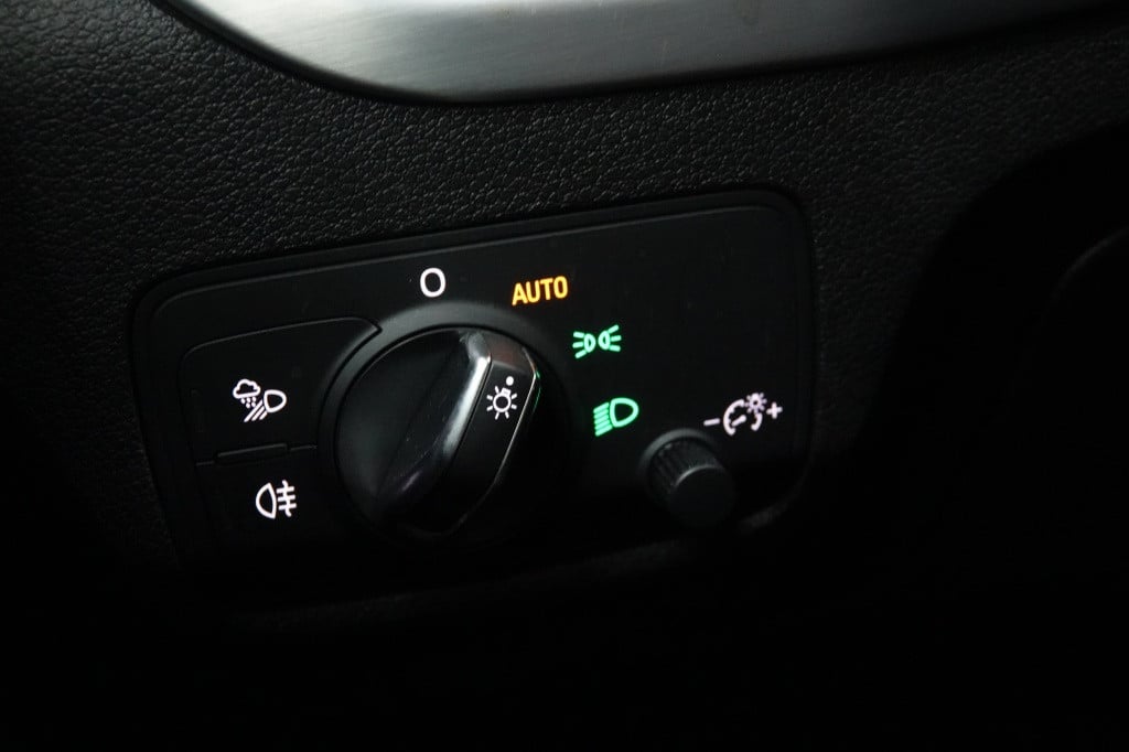 Audi Q2 30 tfsi sport | acc | led | pdc | parkassist |