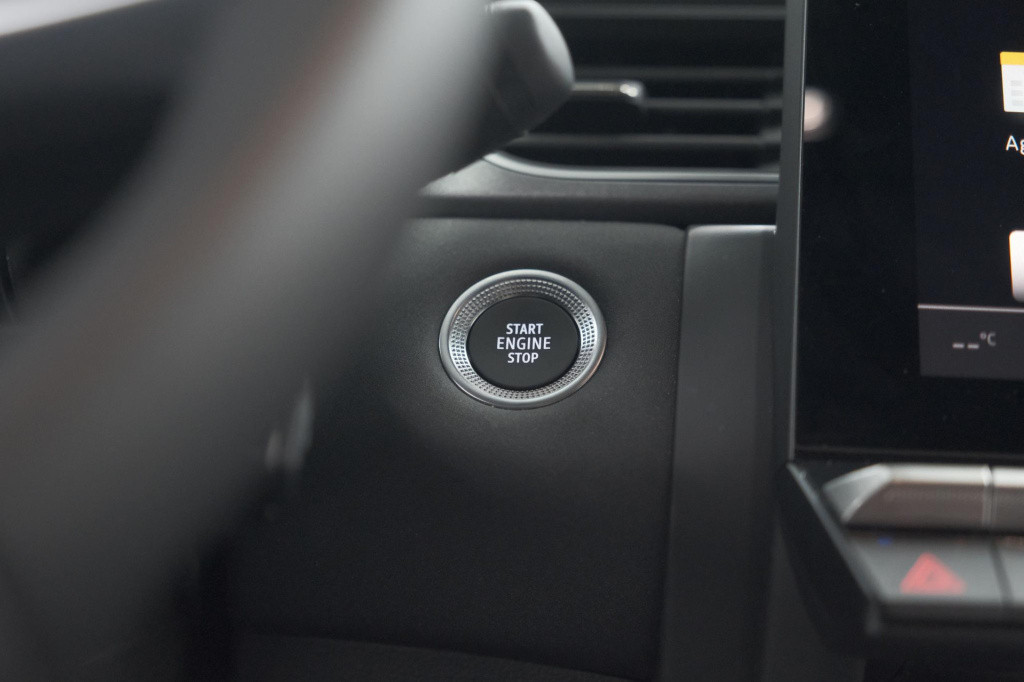 Renault Captur mild hybrid 160 edc techno | camera | navigatie | apple carp