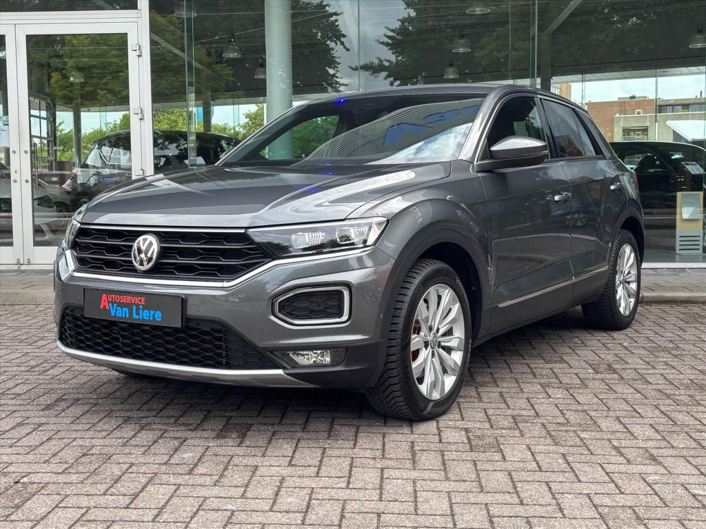 Volkswagen T-roc 1.5 tsi 150pk t-roc sport| dode hoek|trekhaak afn|stuur-st