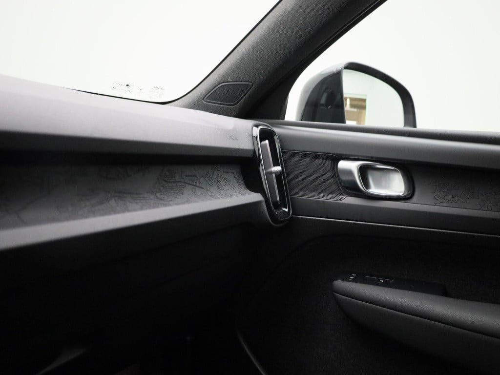 Volvo XC40 recharge core | automaat | lmv | parkeer sensoren | virtual cock
