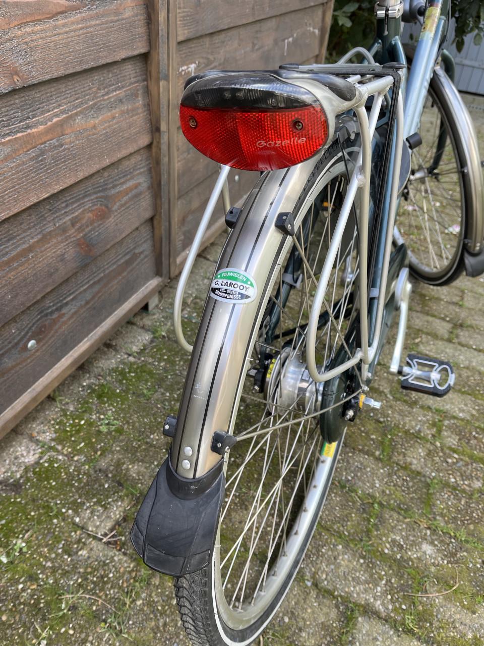 Dames fiets Gazelle met versnel, trommelremmen, verlichting enz.
