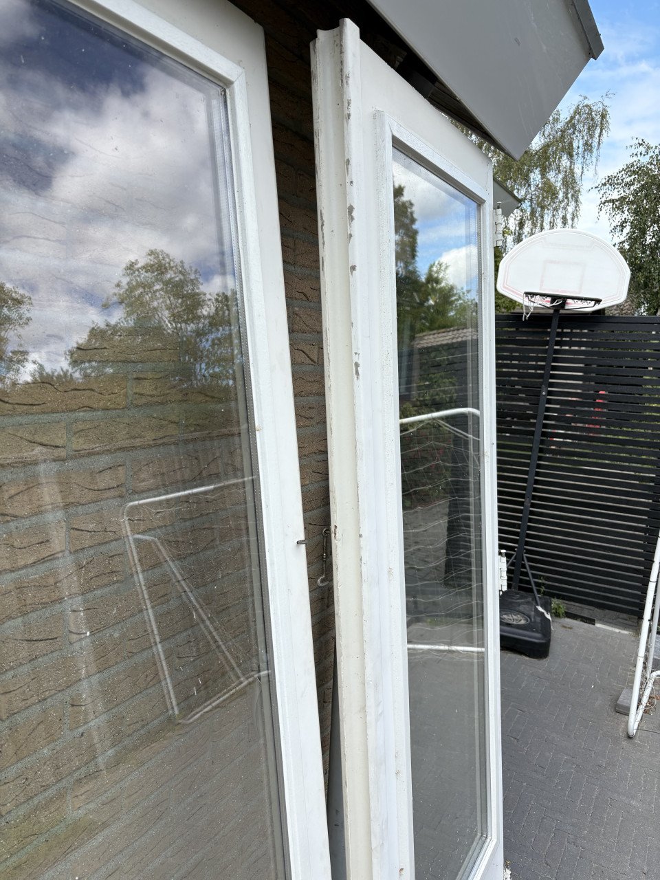 Hardhouten tuindeuren met stolpnaald