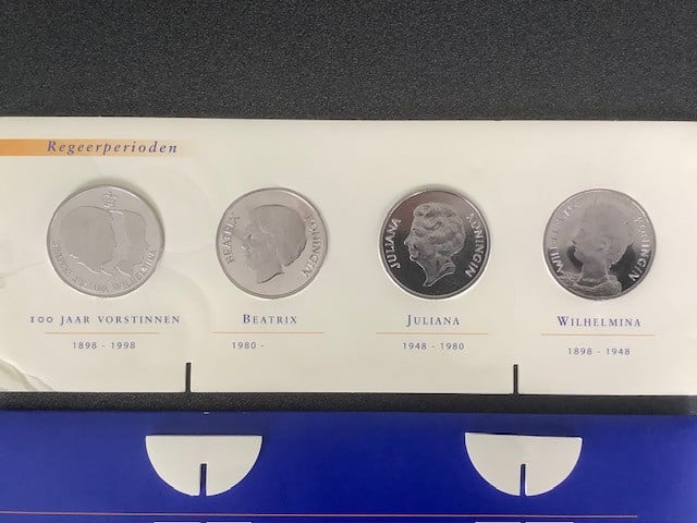 Penningen set Rabobank 100 jaar - 100 jaar vorstinnen.