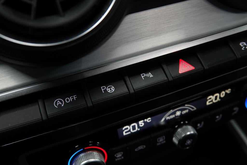 Audi Q2 40 tfsi | s line | pano | pdc | cruise |