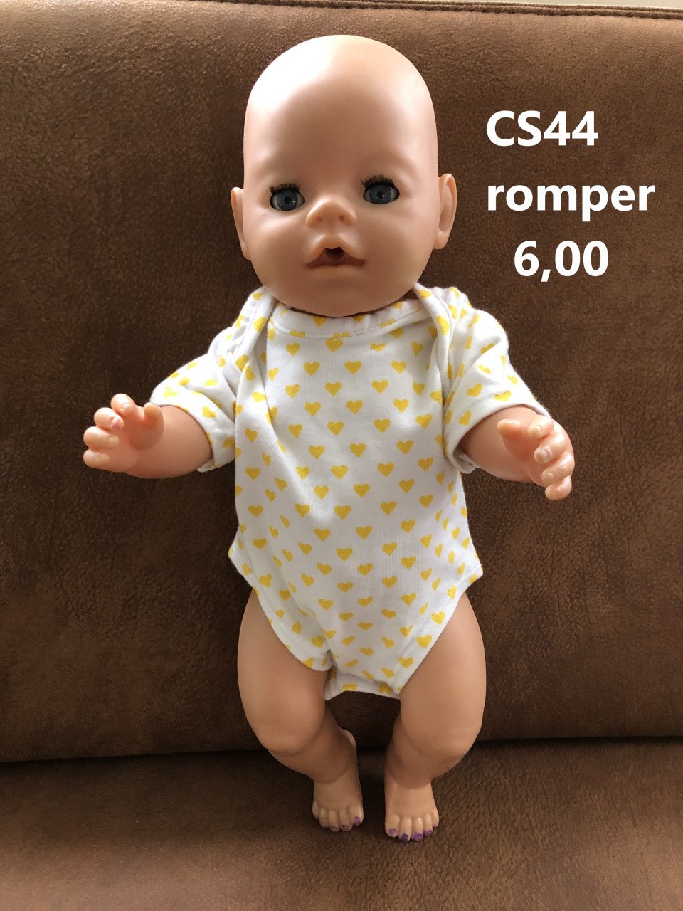 Leuke poppenkleertjes baby born. Pyjama + muts. Opbrengst KiKa.