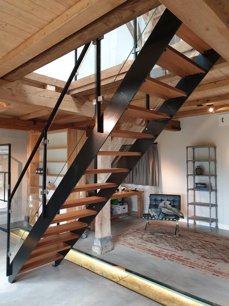 Stalen Rechte Trappen op Maat – Trabo Trappen & Hekwerken