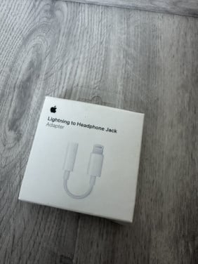 Lightning to 3.5 mm headphone jack - adapter