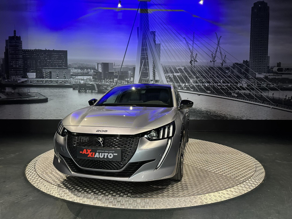 Peugeot 208 1.2 puretech gt *pano*camera*carplay*