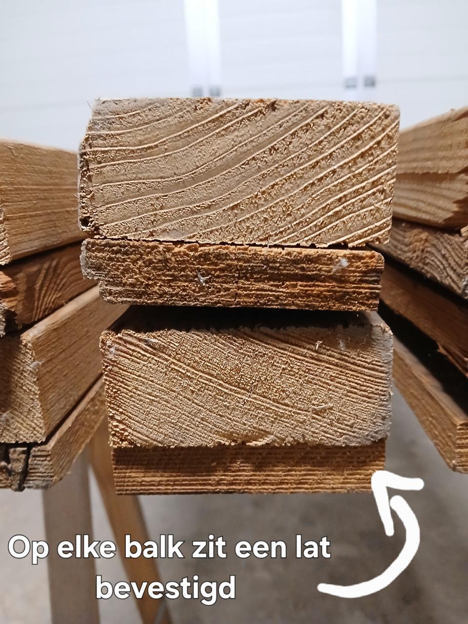 10 gebruikte houten balken van 2meter.