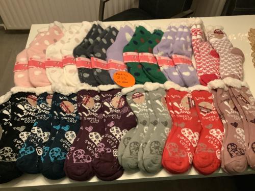 Partij leuke fluffy huissokken. ( partij 235)