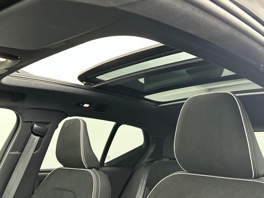 Volvo XC40 b4 197pk plus dark| camera| trekhaak| adap.cruise| h&k audio| pa