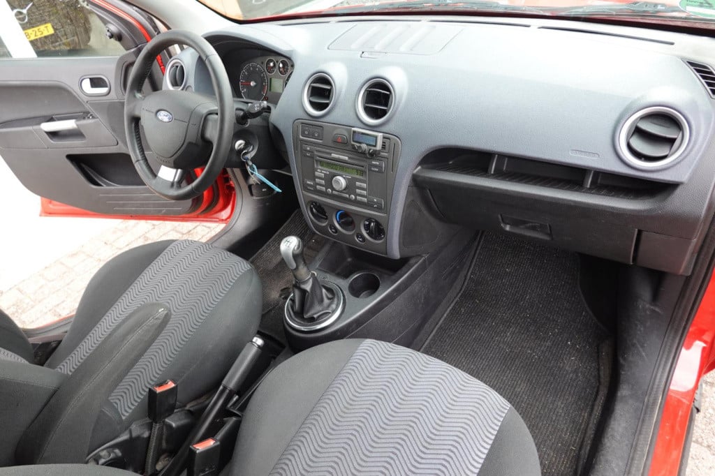 Ford Fusion 1.6-16v futura