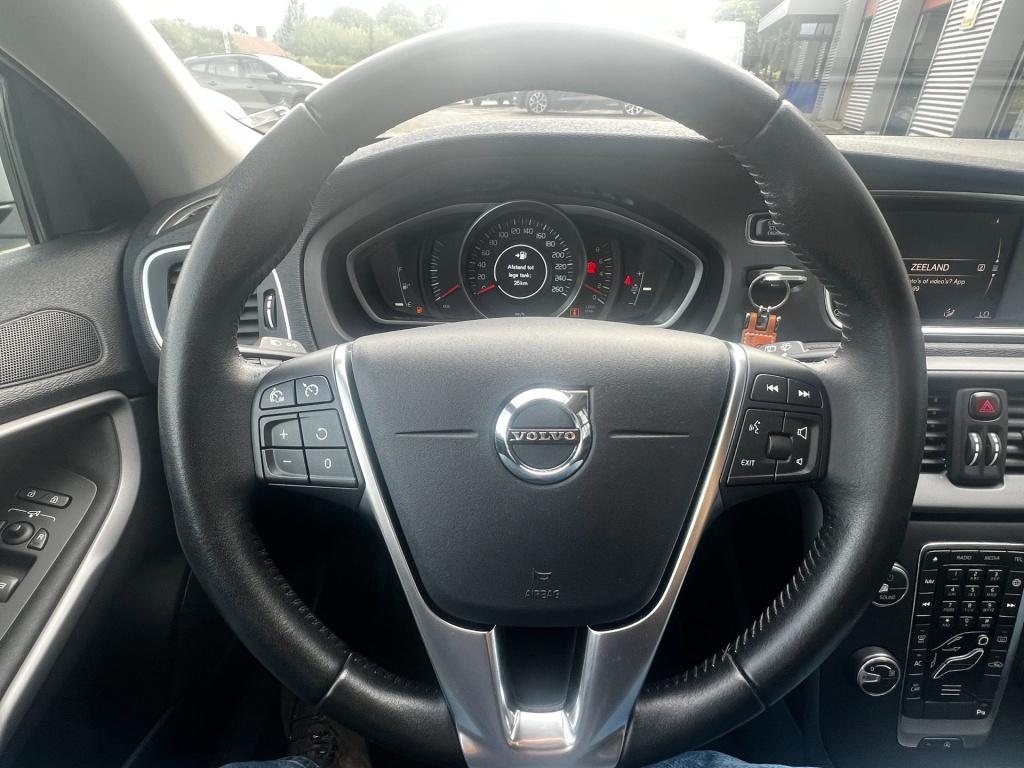 Volvo V40 2.0 t2 momentum, navi, afn. trekhaak enz...