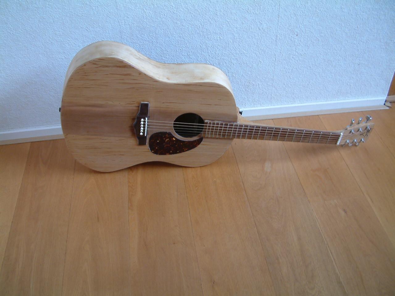 Veel gezeur  en vragen gehad -----gitaar Jumbo   goede klank