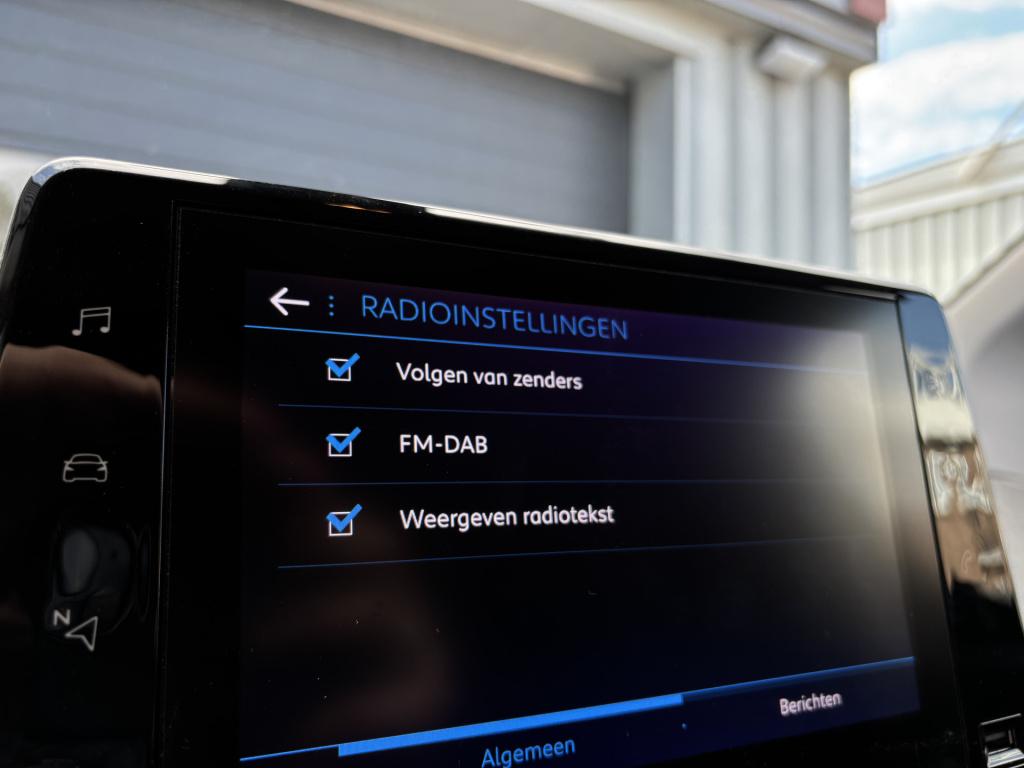Peugeot Partner 1.5 bluehdi 100 s&s l1 / trekhaak / navigatie / parkeersens
