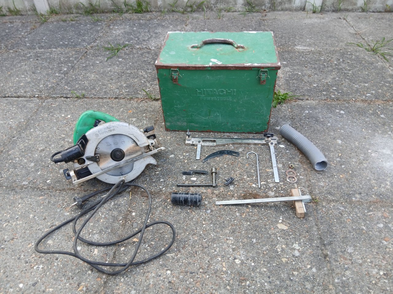 Hitachi cirkelzaag 1010 W in kist te koop