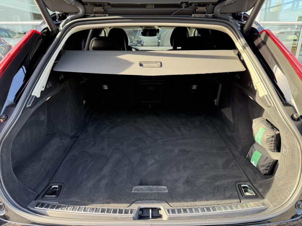 Volvo V90 t4 190pk momentum |adap.cruise| leder | trekhaak | stoel/stuurve