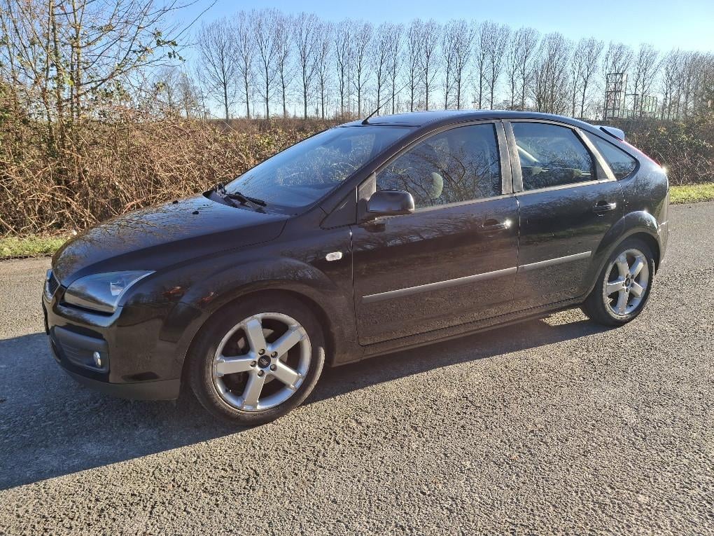 Ford Focus  1.6-16v Futura