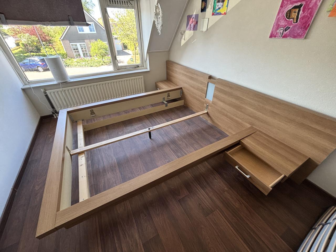 Modern 2 persoonsbed matraslengte 210