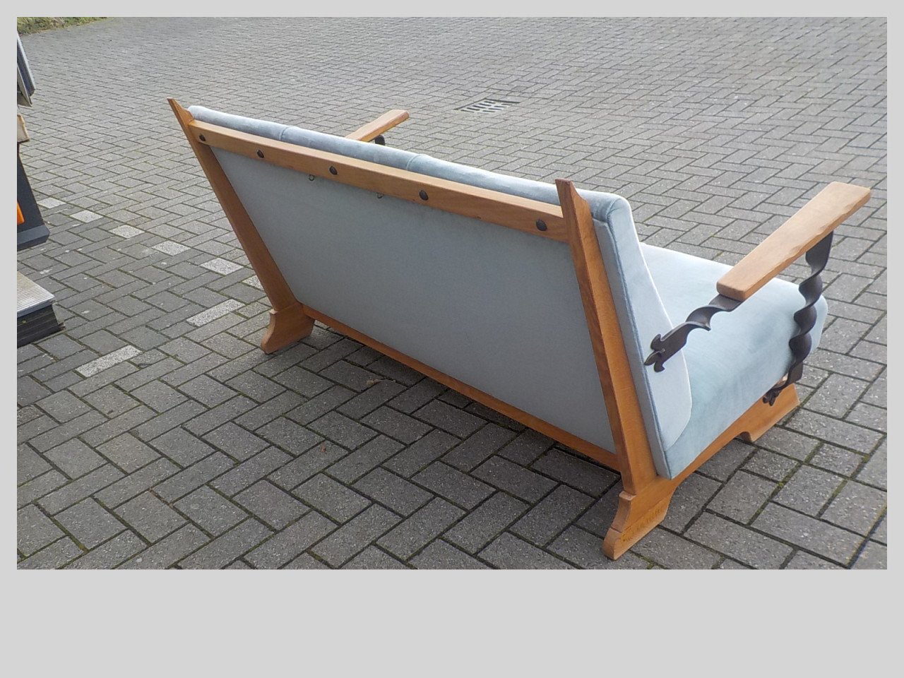 Leuk jaren '70 bankje in zeer goede staat omdat het opnieuw bekleed is