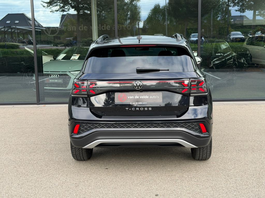 Volkswagen T-cross 1.5 tsi 150pk dsg r-line | camera | trekhaak | navi | iq