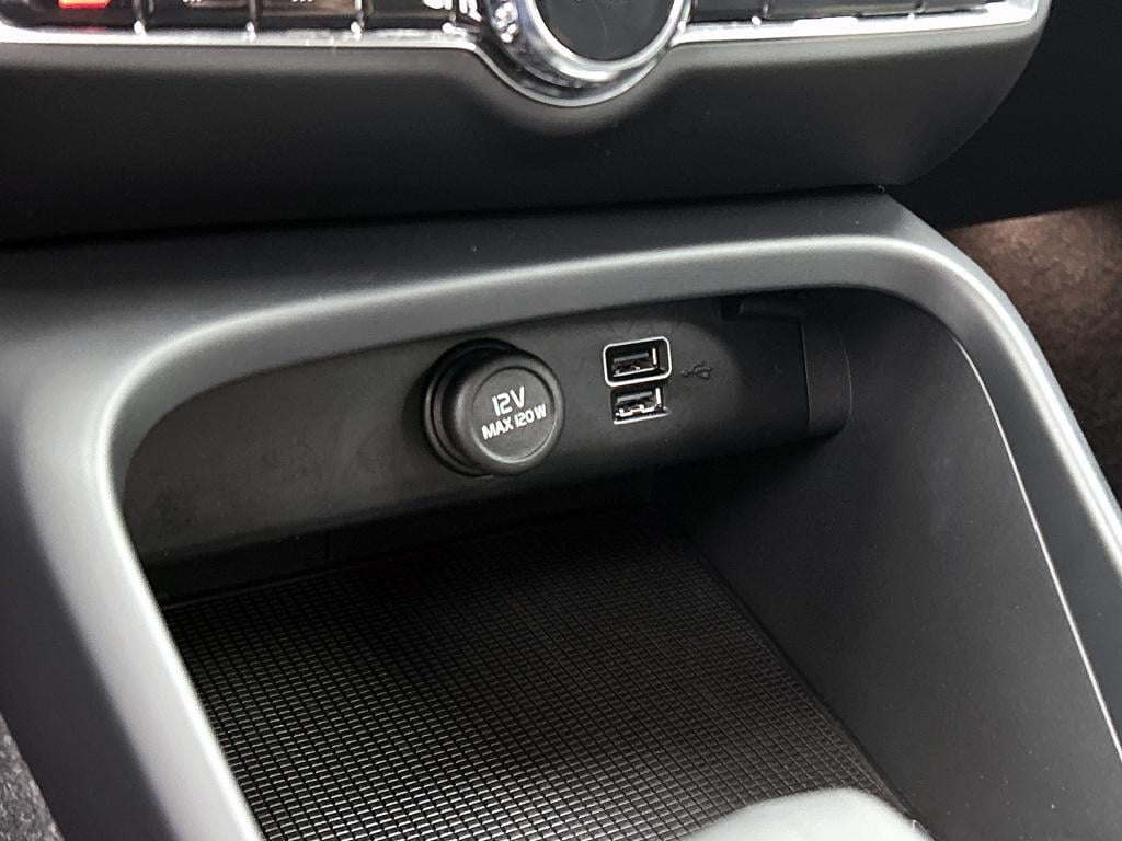 Volvo XC40 1.5 t4 recharge inscription expression / navigatie / elec. achte