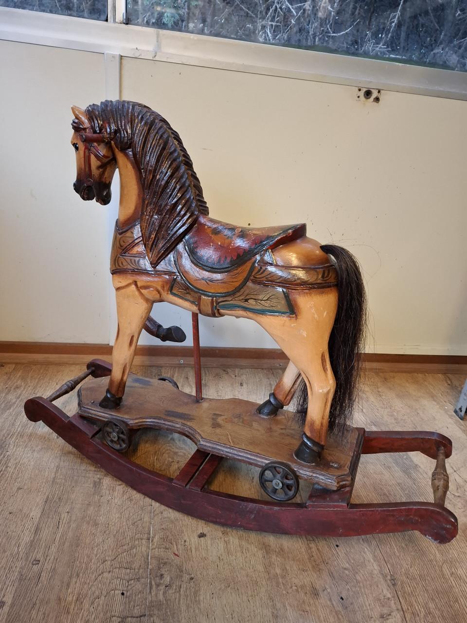 Antiek houten hobbelpaard