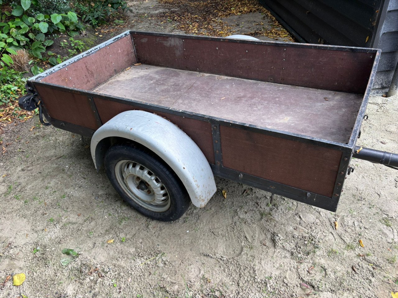 Te Koop degelijke ongeremde aanhanger
