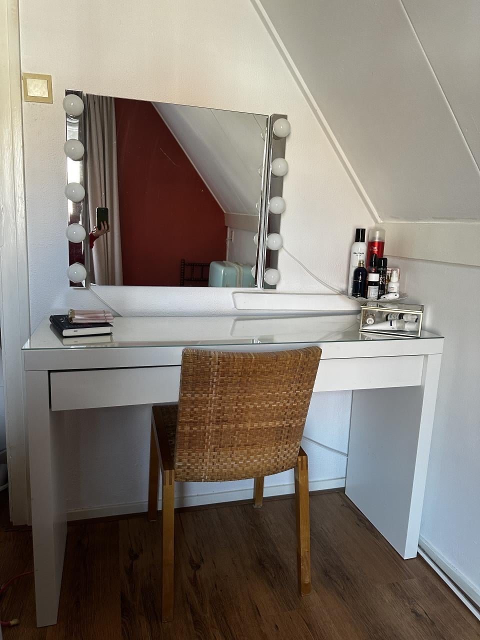 Toilettafel / make-up tafel incl spiegel en lampen