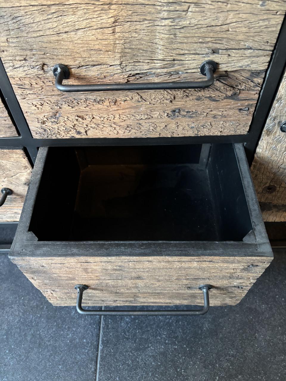 Robuust wagonhouten dressoir