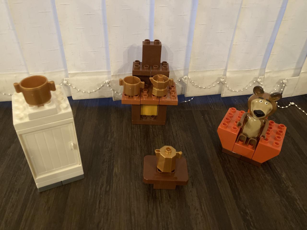 PlayBigg Blokkenset Masha en de Beer - Beers woonkamer