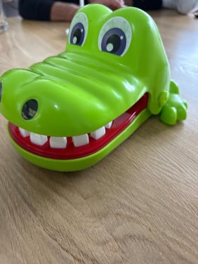 Krokodil heeft kiespijn