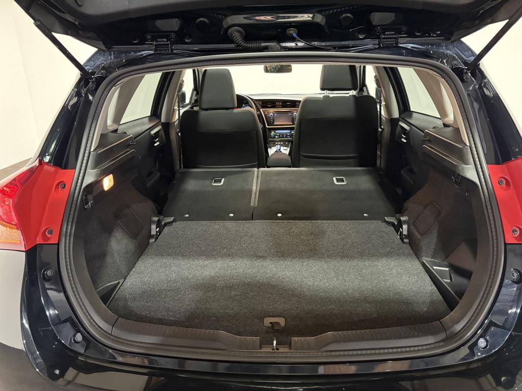 Toyota Auris 1.8 hybrid lease | panodak | navi | camera |