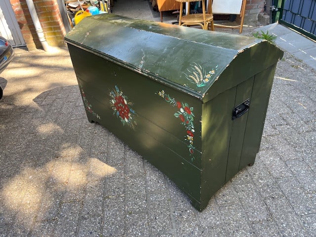 Dekenkist beschilderd