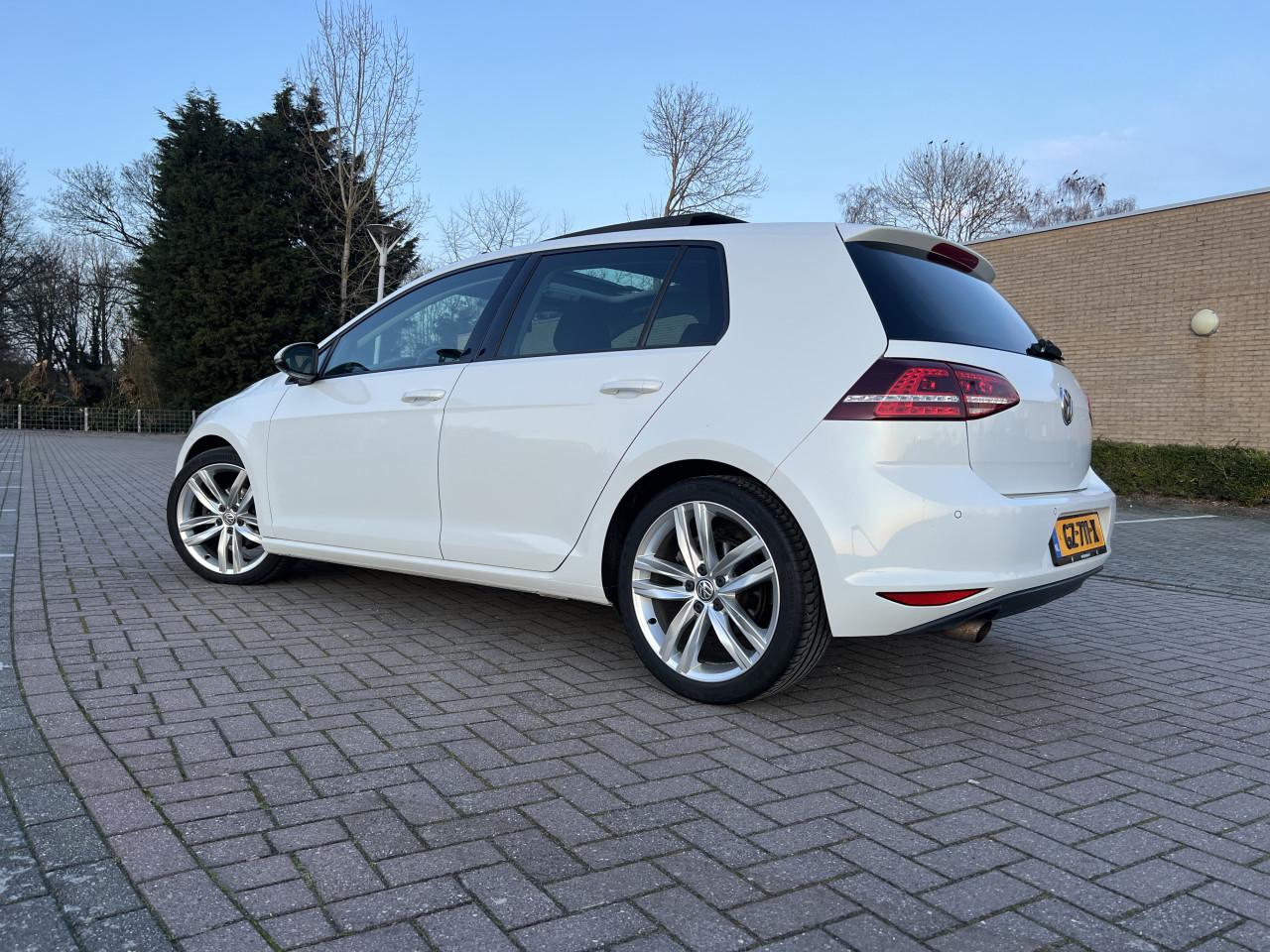 Volkswagen Golf 1.2 TSI HIGHLINE | PANO | NL-auto | Dealeronderhouden