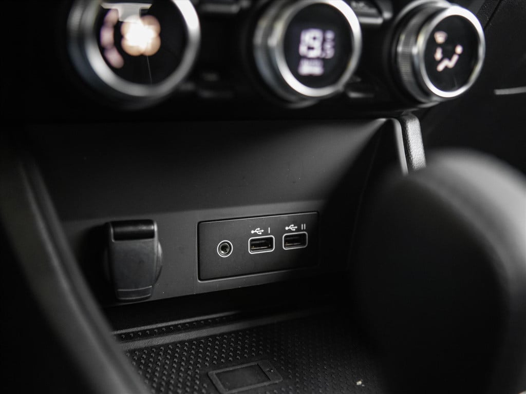 Renault Captur mild hybrid 140pk techno automaat | navigatie | stoelverwarm