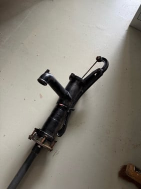 Gietijzeren pomp voor regenton