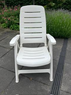 4 verstelbare witte kunststof tuinstoelen